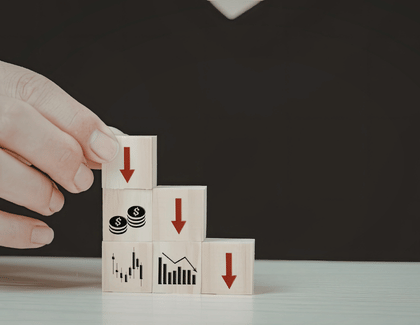 Deflasyon Nedir? Nedenleri ve Ekonomi Üzerindeki Etkileri